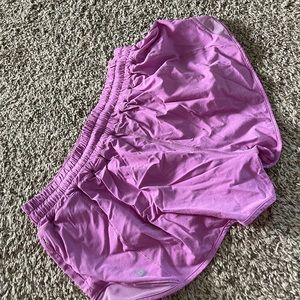 Lululemon hotty hot shorts 2.5